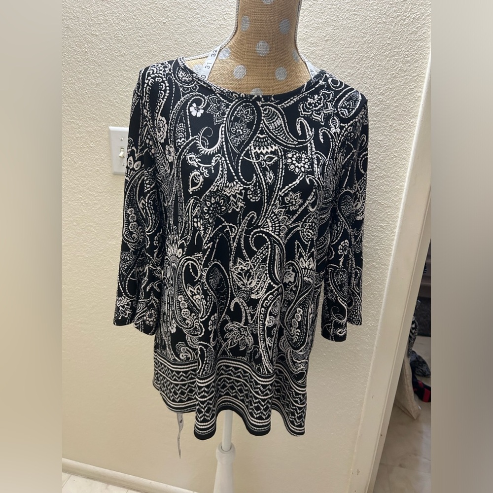 Womens work blouse, size L. Black with white.